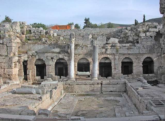 Древний римский фонтан
