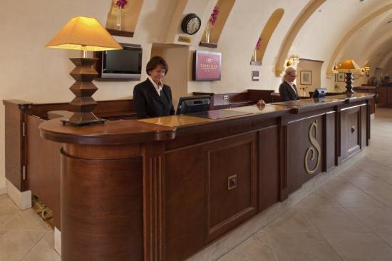 Отель Lindner Hotel Prague Castle 4*