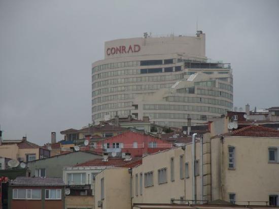 Отель Conrad 5*