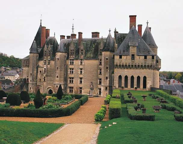 Замок Ланже, Франция