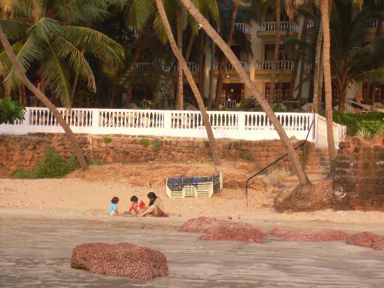 Отель Bambolim Beach Resort 3*