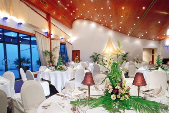 Отель Le Meridien Mina Seyahi Beach Resort & Marina 5*