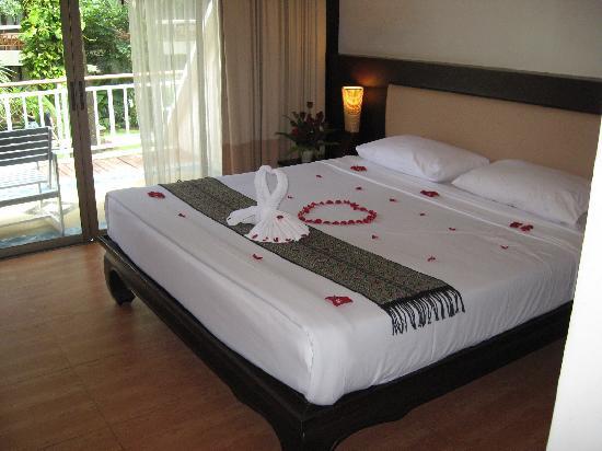 Отель Thara Patong Beach Resort & SPA 4*