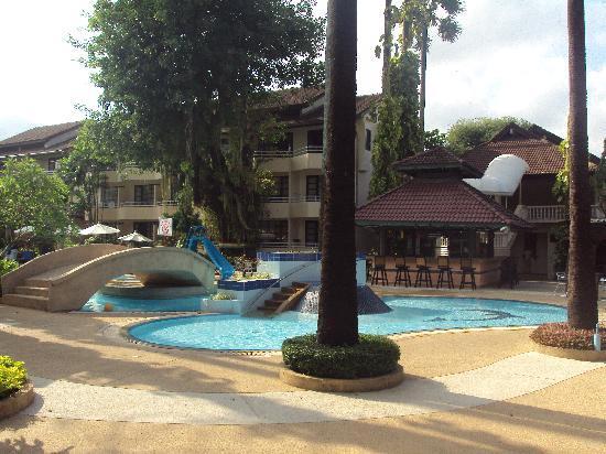 Отель Thara Patong Beach Resort & SPA 4*