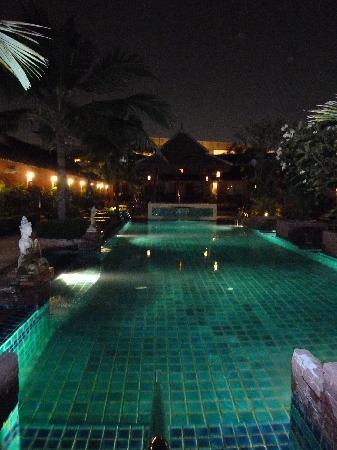 Отель Sabai Resort 3*