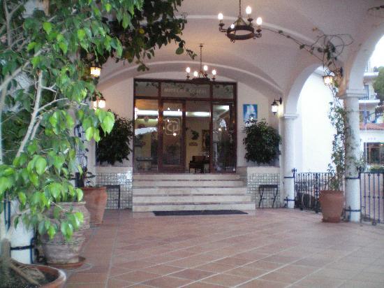 Отель Las Chapas 3*