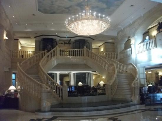 Отель Metropolitan Palace 5*