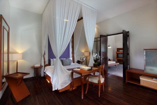 Отель The Bali Khama Villas 5*