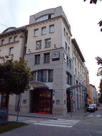 Отель NH Salzburg City 4*