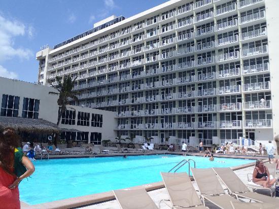 Отель Newport Beachside Hotel & Resort 3*