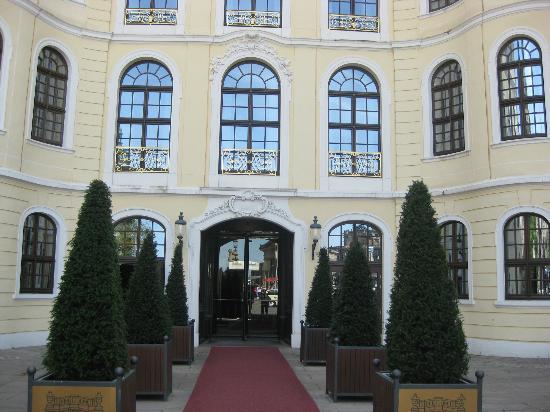 Отель Kempinski Taschenbergpalais 5*