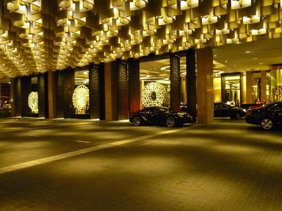 an analysis of the crown towers hotel in melborune an analysis of the crown towers hotel in melborune