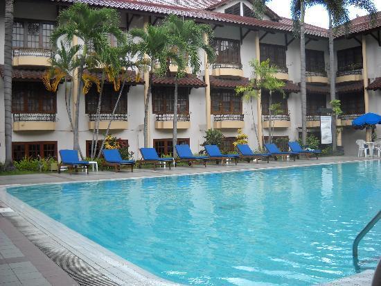 Отель Jogjakarta Plaza 4*