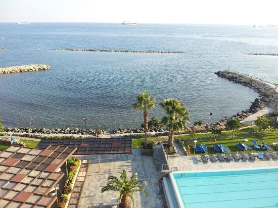 Отель Crowne Plaza Limassol 4*
