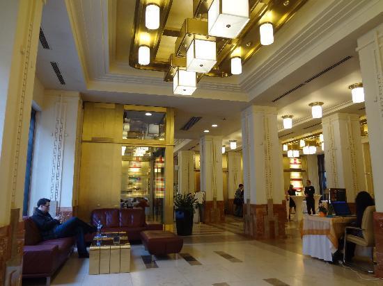 Отель Best Western Premier Majestic Plaza 4*