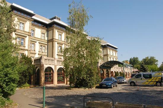 Отель Danubius Grand Hotel Margitsziget 4*