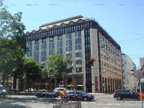 Отель Hilton Vienna Plaza 4*