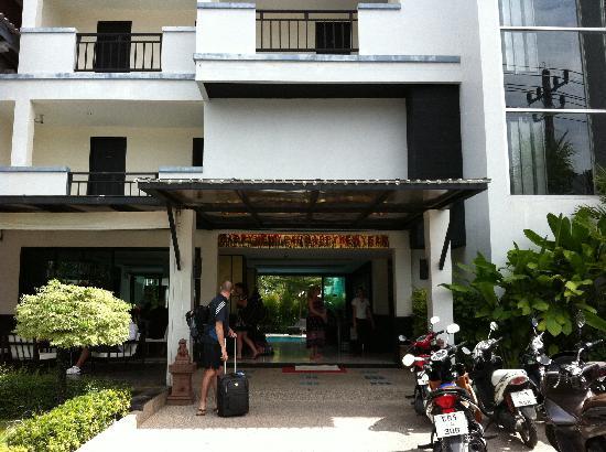 Отель Patong Paradee 3*
