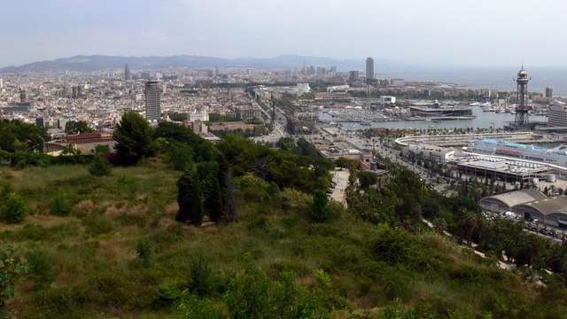 Вид на Барселону с холма Монжуик