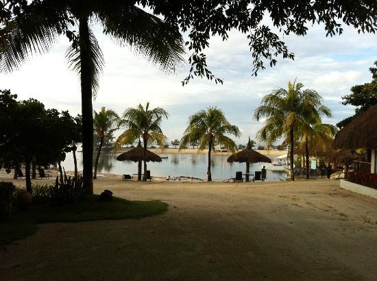 Отель Maribago Bluewater Beach Resort 4*