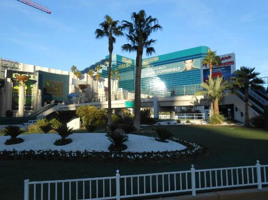 Отель MGM Grand Hotel & Casino 4*