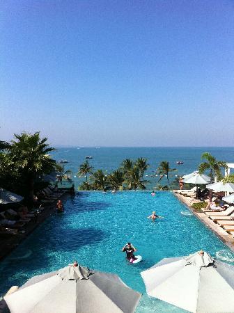 Отель Holiday Inn Pattaya 4*