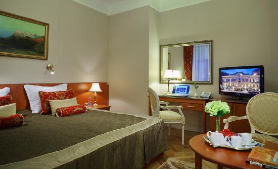 Отель Helvetia Hotel & Suites 4*