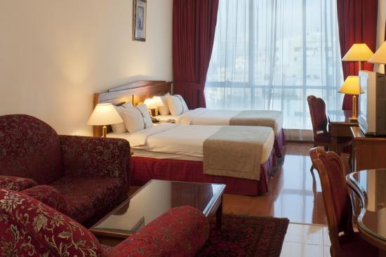 Отель Holiday Inn Sharjah 5*