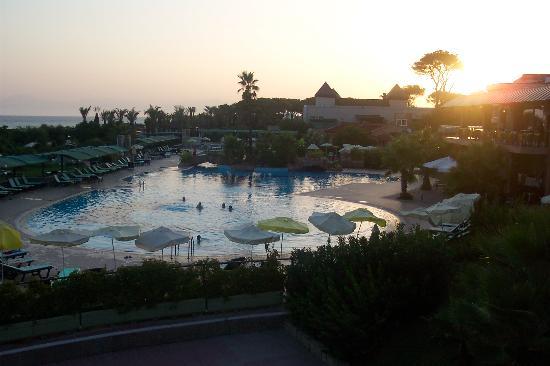 Отель Maritim Pine Beach Resort 5*