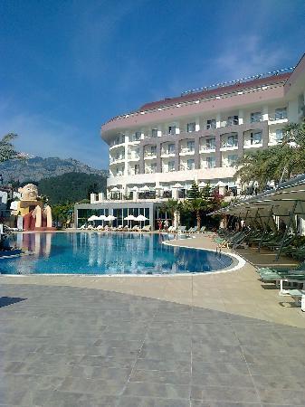 Отель The Maxim Resort 5*