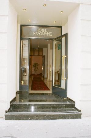 Отель Resonanz Vienna 3*
