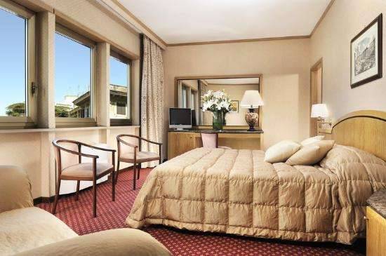 Отель Grand Hotel Beverly Hills 4*