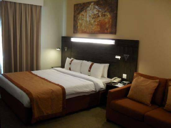 Отель Holiday Inn Express Dubai Jumeirah 2*