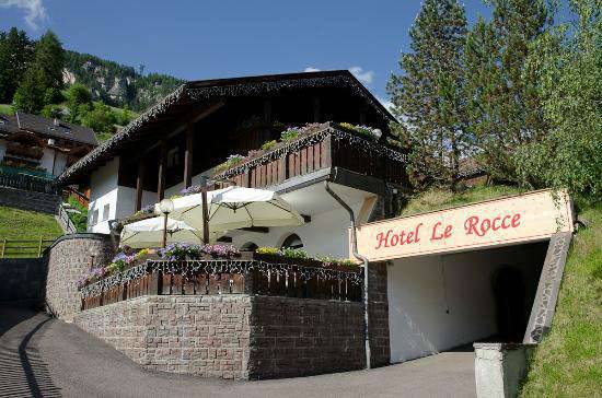 Отель Le Rocce hotel Campitello di Fassa 3*