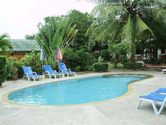 Отель Club Coconut Resort 3*