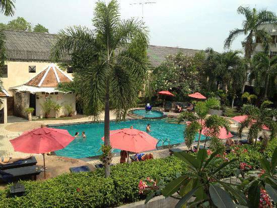 Отель Lantana Pattaya Hotel & Resort 3*