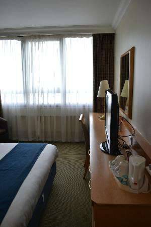 Отель Holiday Inn London Kensington Forum 4*