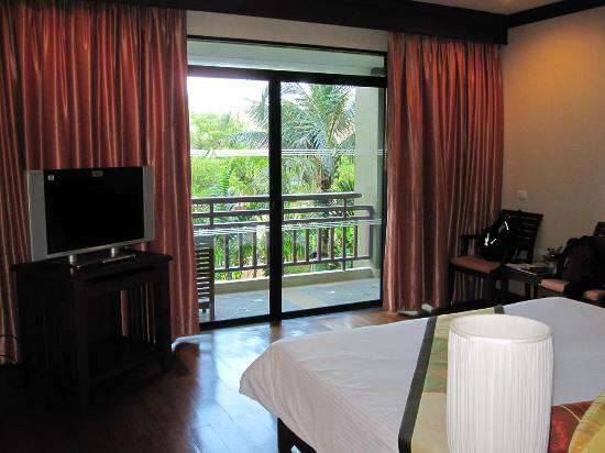 Отель Alpina Phuket Nalina 3*
