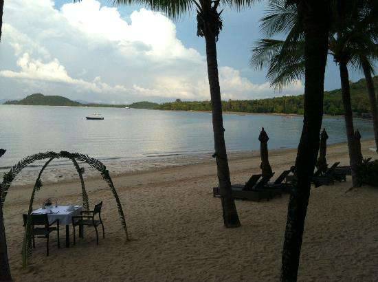 Отель The Village Coconut Island 5*