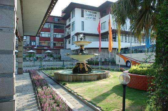 Отель Hotel de l' Annapurna 5*