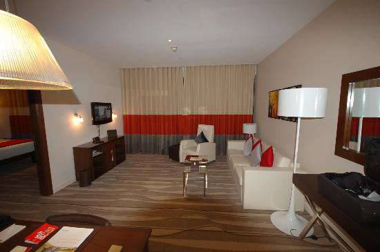 Отель Staybridge Suites Abu Dhabi Yas Island 5*