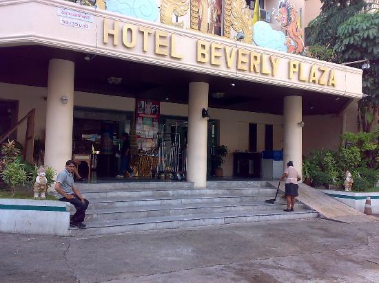Отель Beverly Plaza 3*