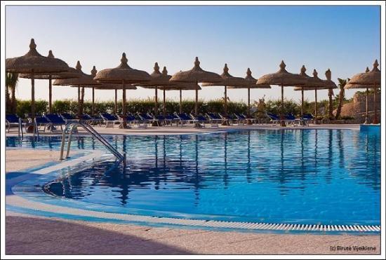Отель Domina Hotel & Resort Aquamarine Pool 5*