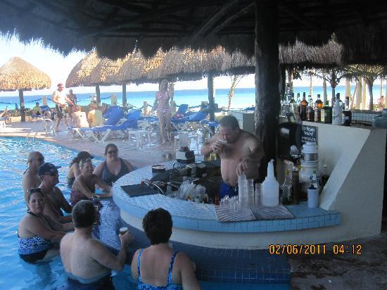 Отель Barcelo Tucancun Beach 4*