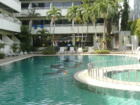 Отель Karon Whale Resort 3*