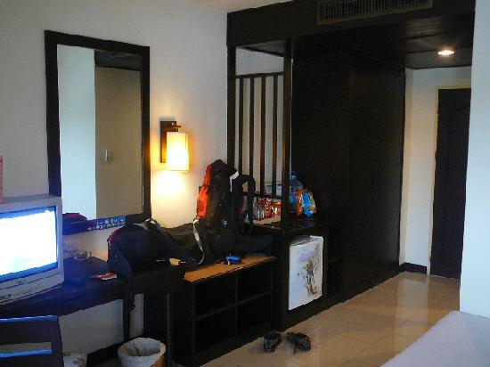 Отель Karon Whale Resort 3*